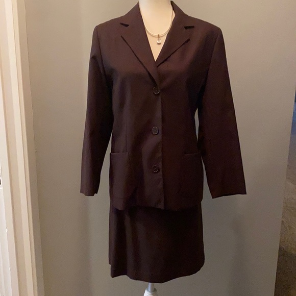 Amanda Smith Pure Wool Jacket & Skirt - Picture 2 of 8
